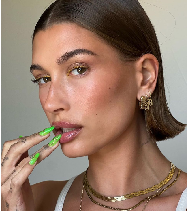 Hailey Beiber is seeing green with this bright set