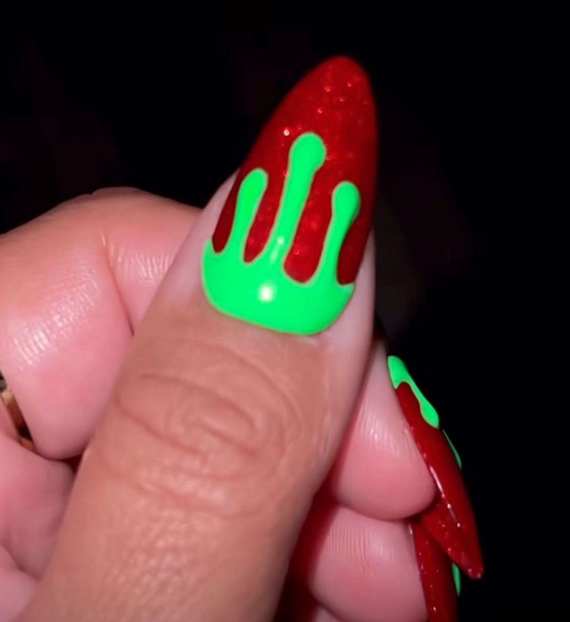 Poisonous apples never looked so tempting as shown by @nailartbyjen on IG (bonus: she has a tutorial video too!)